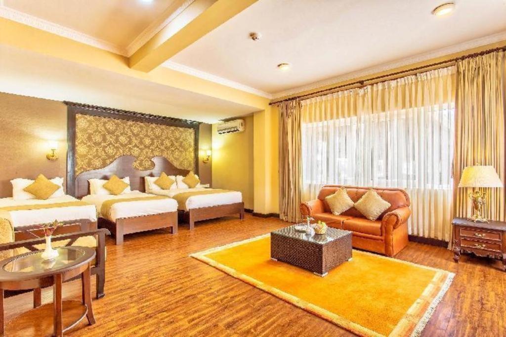 Da Yatra Courtyard Hotel & Resort Pokhara Exterior foto